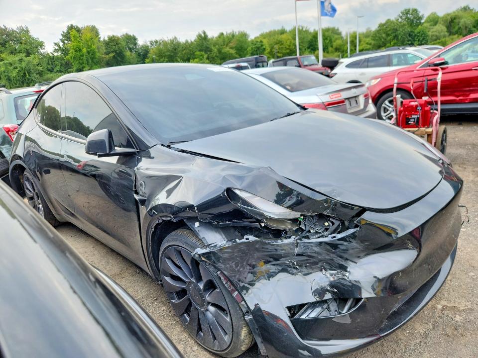 Zdjęcie 4 z aukcji – 2024 TESLA MODEL Y z VIN 7SAYGDEF9RA299280