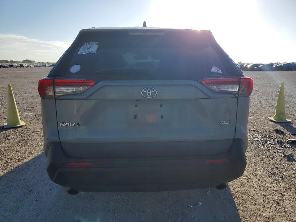 Photo 6 from auction – 2021 TOYOTA RAV4 with VIN 2T3C1RFV8MW165958