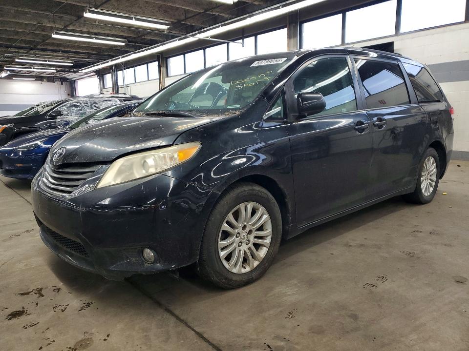 2011 TOYOTA SIENNA - Търг №68789856
