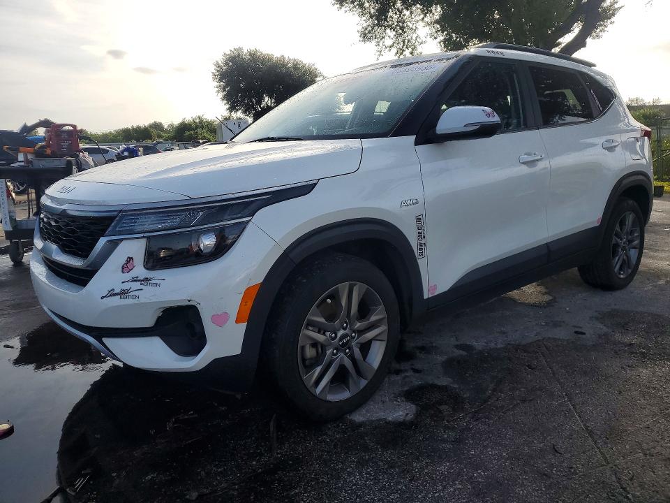 KIA SELTOS 2025 مع رقم تعريف المركبة KNDEUCAA8P7380239 - صورة من المزاد