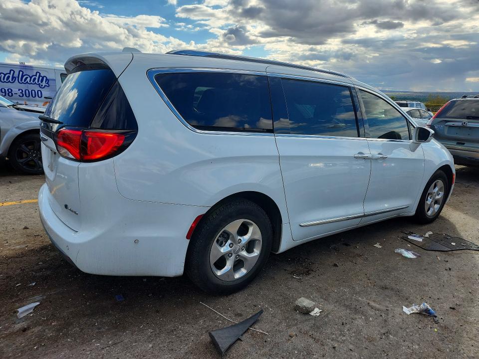 Photo 3 from auction – 2018 CHRYSLER PACIFICA with VIN 2C4RC1N77JR169790