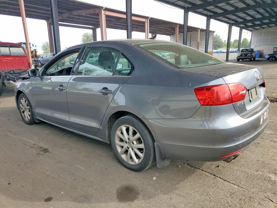 Снимка 2 от търг – 2013 VOLKSWAGEN JETTA с VIN 3VWDP7AJXDM436822