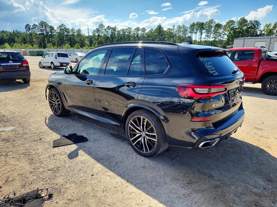 Zdjęcie 2 z aukcji – 2021 BMW X5 z VIN 5UXCR6C05M9H73714