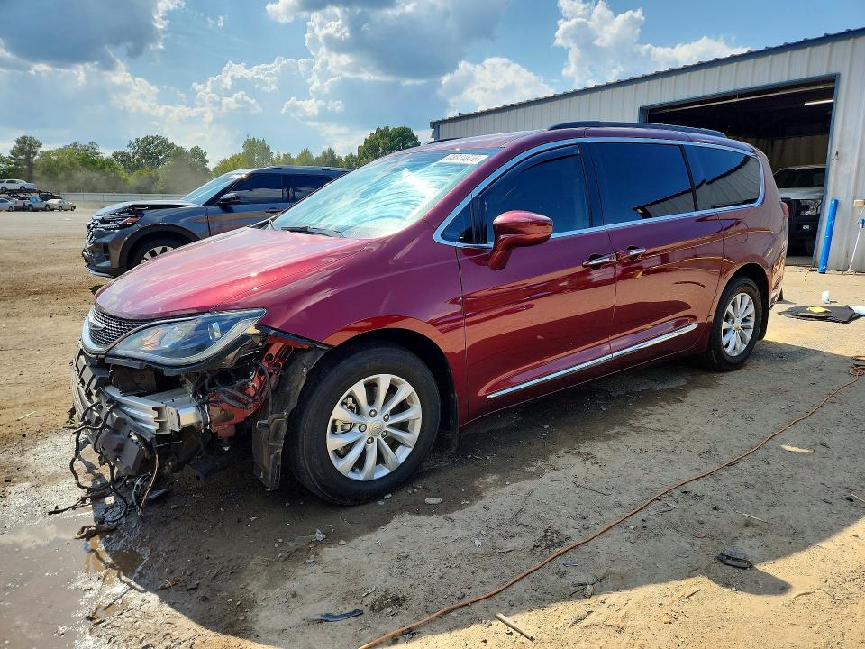 CHRYSLER PACIFICA 2017 with VIN 2C4RC1BG4HR552231 - Photo from auction