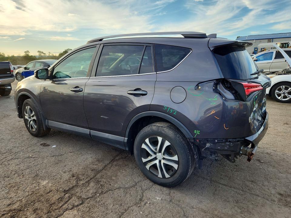 Снимка 2 от търг – 2017 TOYOTA RAV4 с VIN 2T3BFREV7HW604491