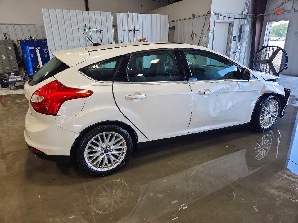 Photo 3 from auction – 2014 FORD FOCUS with VIN 1FADP3N21EL395620