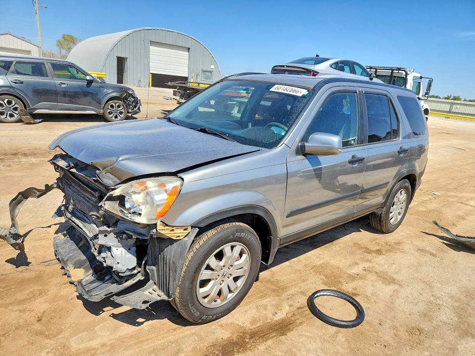 HONDA CR-V 2005 with VIN JHLRD78835C055646 - Photo from auction