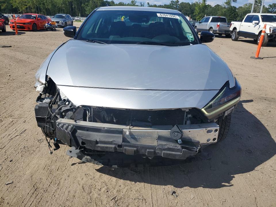 Photo 5 from auction – 2023 NISSAN MAXIMA with VIN 1N4AA6CV7PC512641