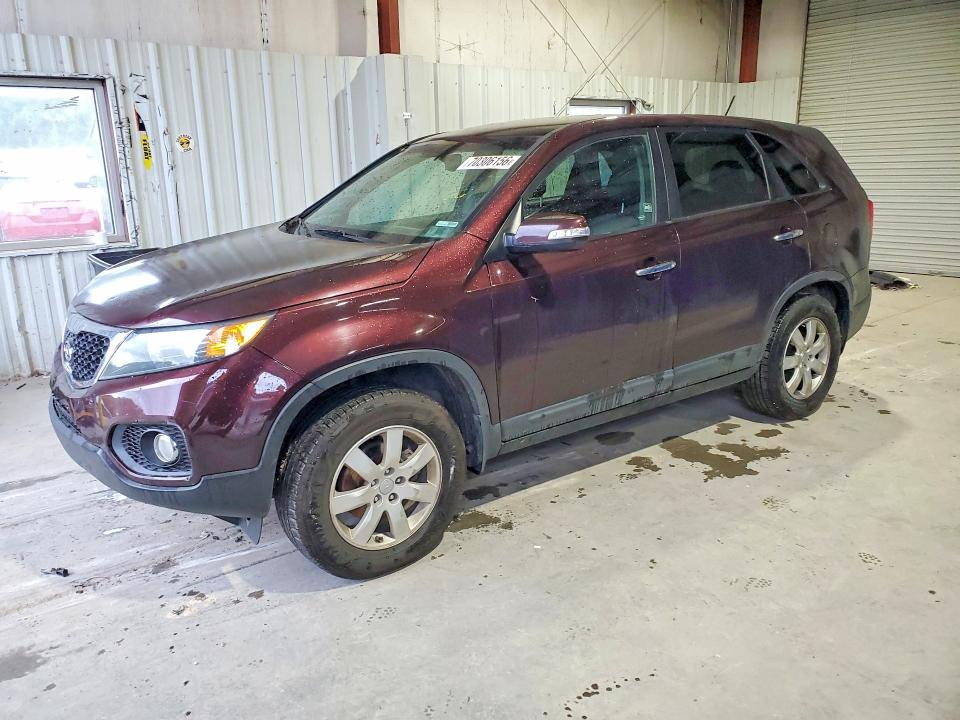 KIA SORENTO 2013 with VIN 5XYKT3A10DG399906 - Photo from auction