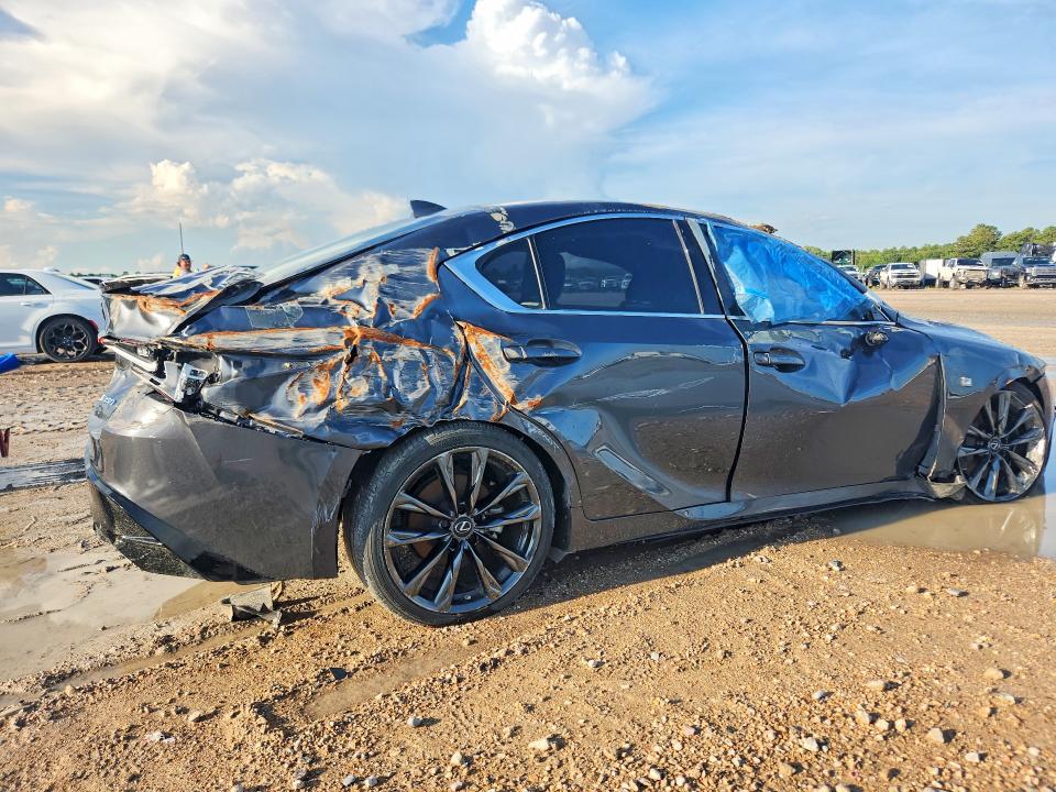 Foto 3 de la subasta – 2021 LEXUS IS con VIN JTHGZ1B26M5040521