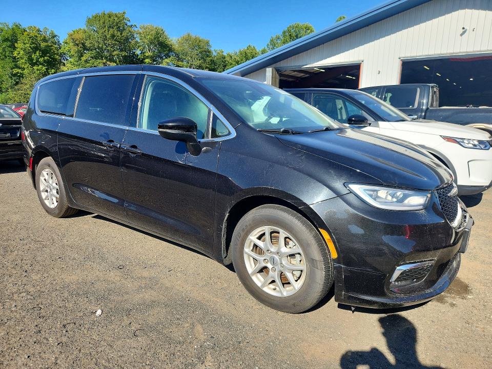 Photo 4 from auction – 2023 CHRYSLER PACIFICA with VIN 2C4RC1BG8PR627530