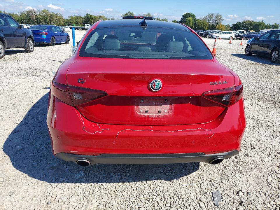 Photo 6 from auction – 2018 ALFA ROMEO GIULIA with VIN ZARFAEEN5J7597945