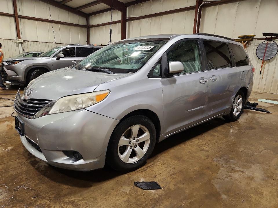 2013 TOYOTA SIENNA - Търг №69397936