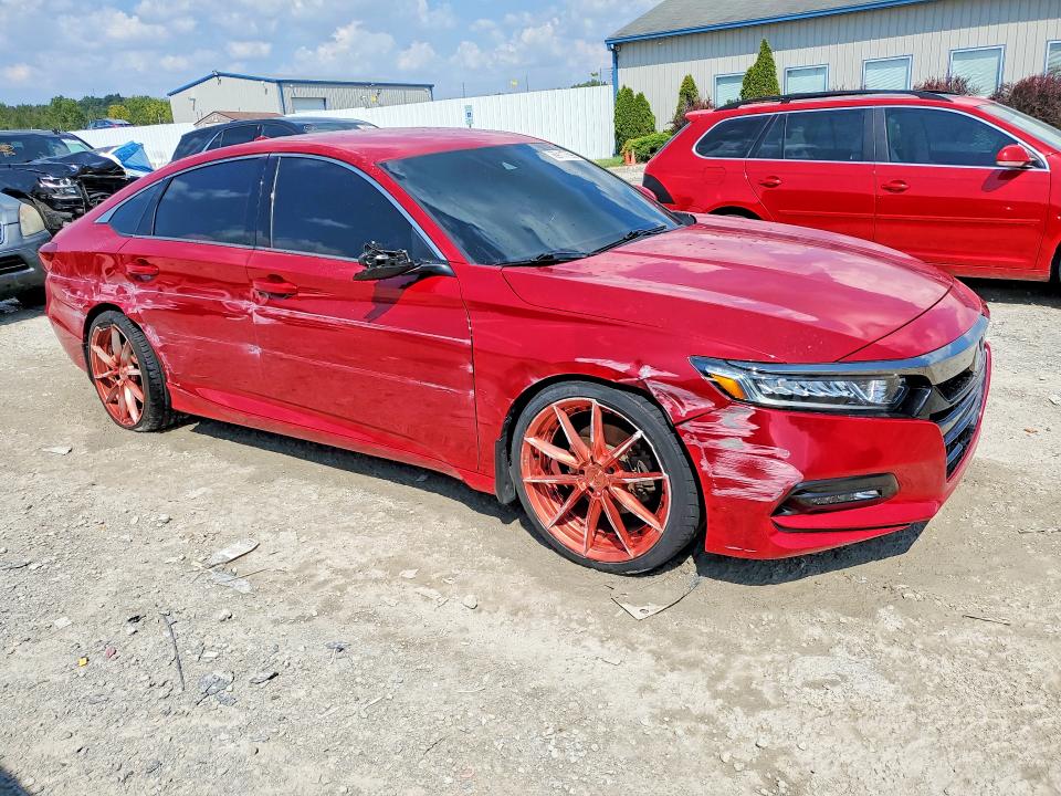 Снимка 4 от търг – 2018 HONDA ACCORD с VIN 1HGCV1F37JA135558