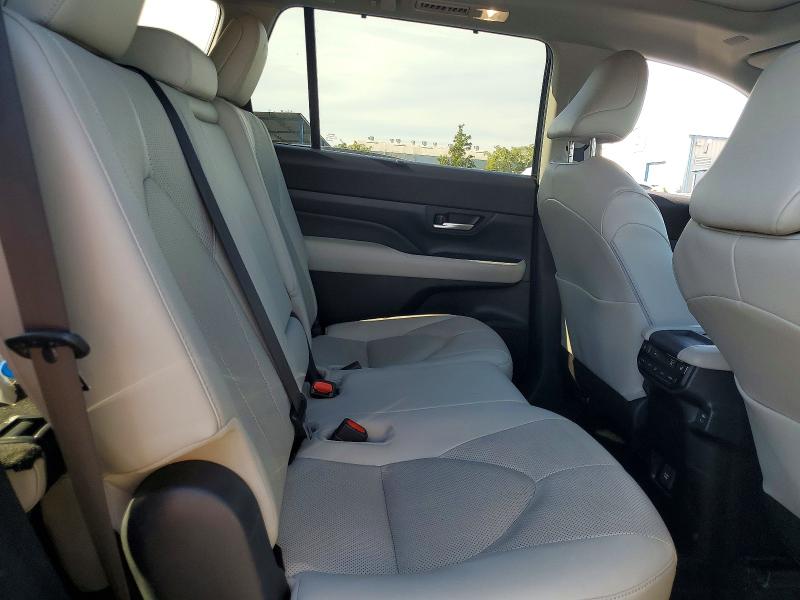 Снимка 11 от търг – 2025 TOYOTA GRAND HIGHLANDER HYBRID с VIN 5TDACAB54SS065430