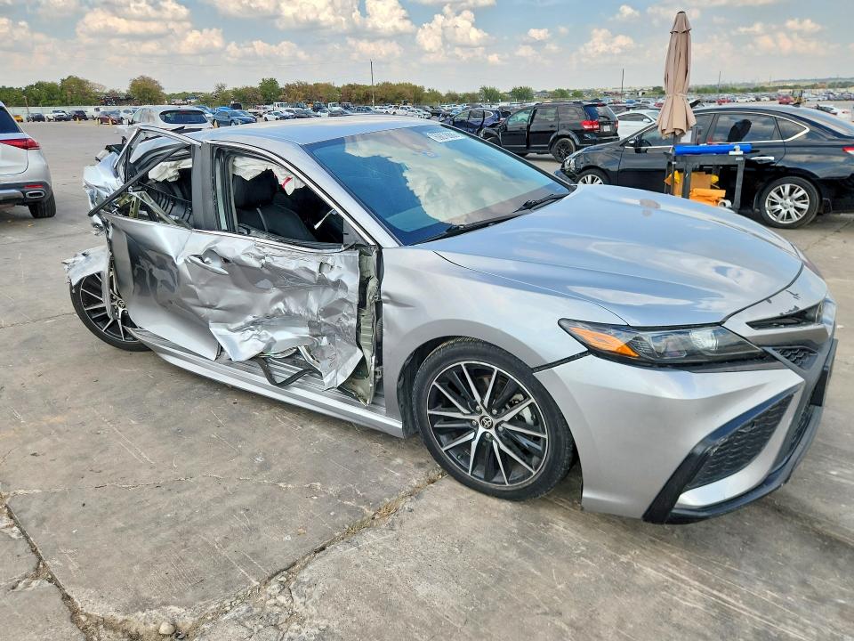 Снимка 4 от търг – 2021 TOYOTA CAMRY с VIN 4T1G11AK6MU538729