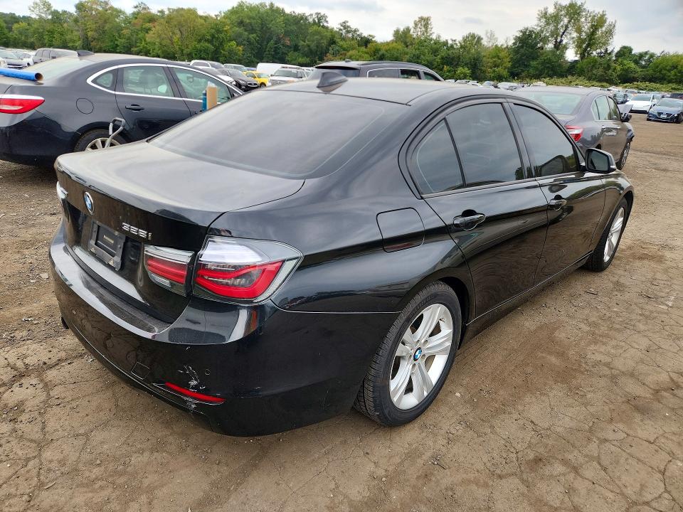 Foto 3 de la subasta – 2016 BMW 328 con VIN WBA8E3G54GNT80851