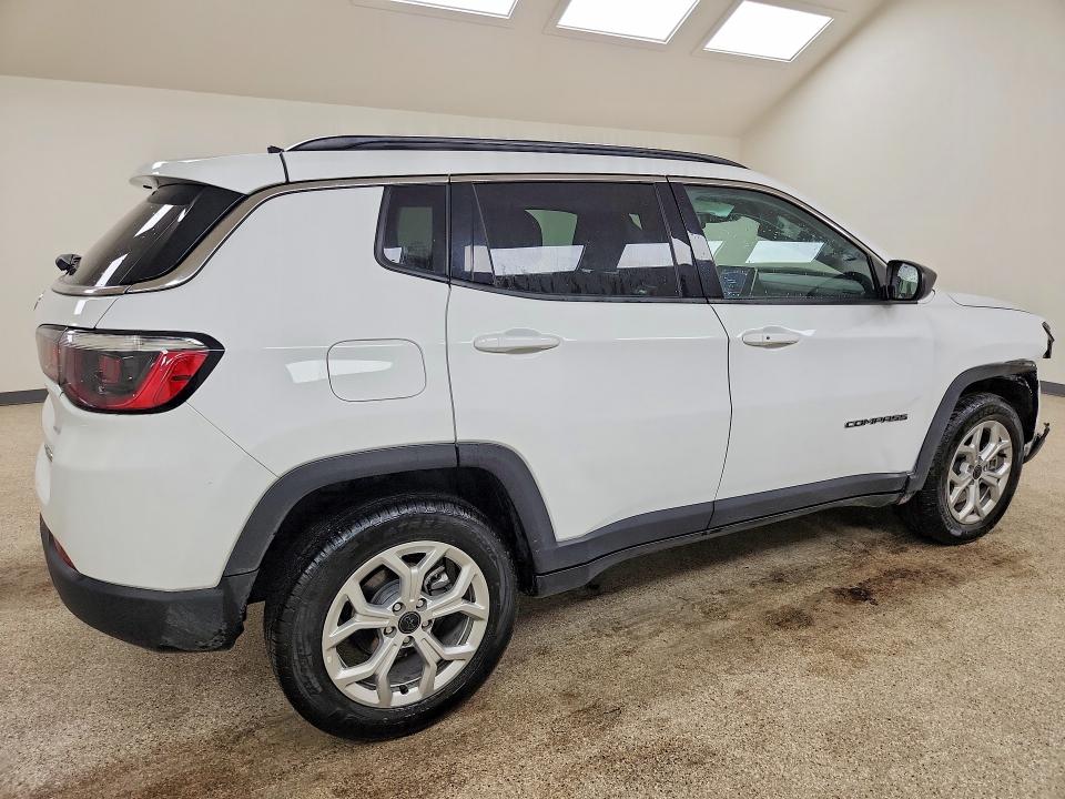Снимка 3 от търг – 2025 JEEP COMPASS с VIN 3C4NJDBN7ST597690