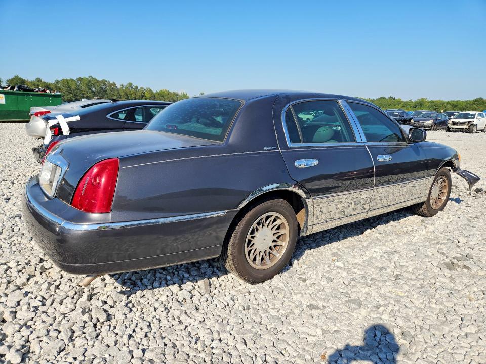 Photo 3 from auction – 2002 LINCOLN TOWN CAR with VIN 1LNHM82W12Y605183