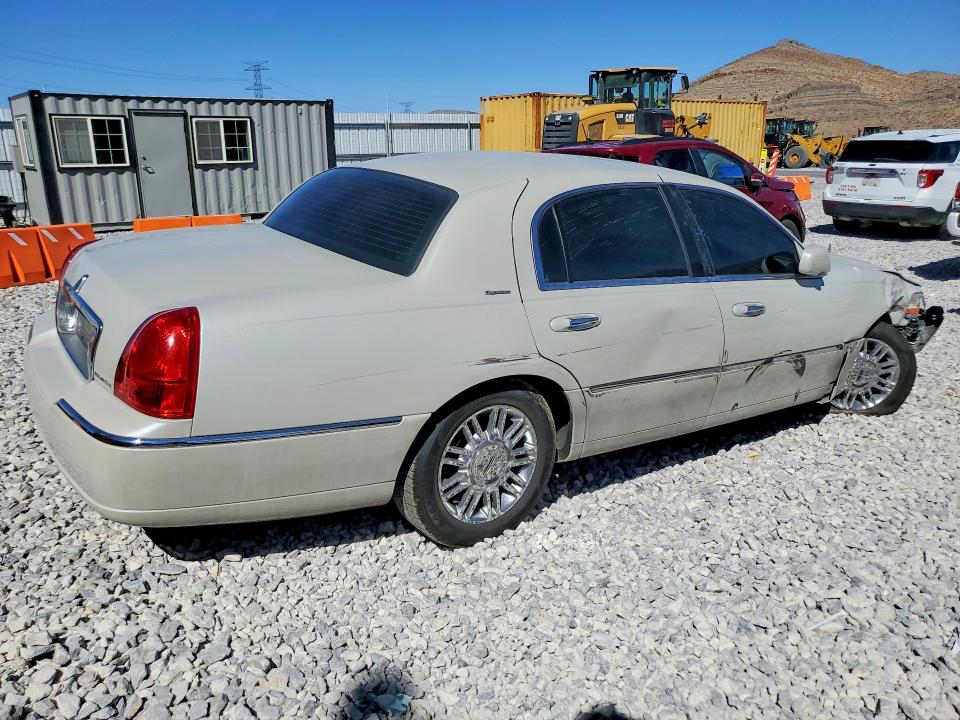 Photo 3 from auction – 2007 LINCOLN TOWN CAR with VIN 1LNHM81W37Y611477