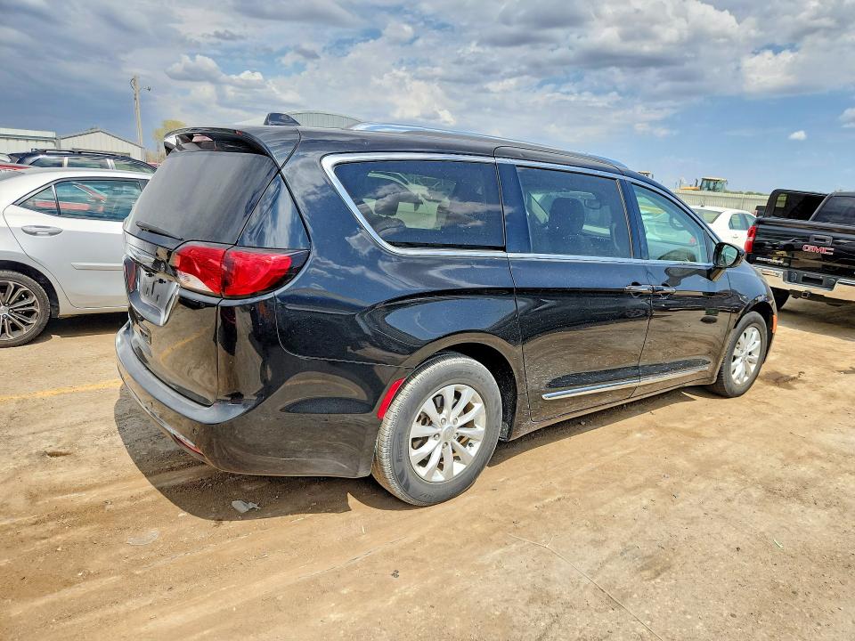 Photo 3 from auction – 2018 CHRYSLER PACIFICA with VIN 2C4RC1BG8JR142005