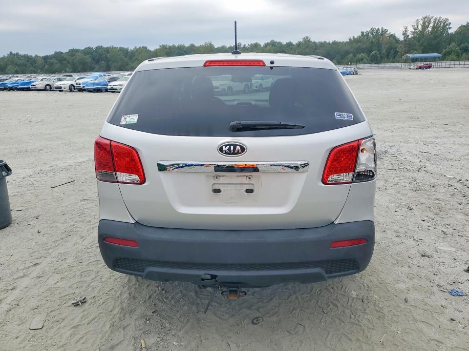 Photo 6 from auction – 2011 KIA SORENTO with VIN 5XYKT3A17BG019229