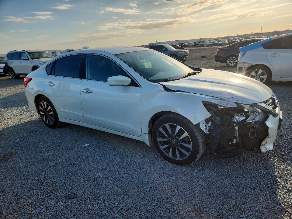 Photo 4 from auction – 2017 NISSAN ALTIMA with VIN 1N4AL3AP4HC124166
