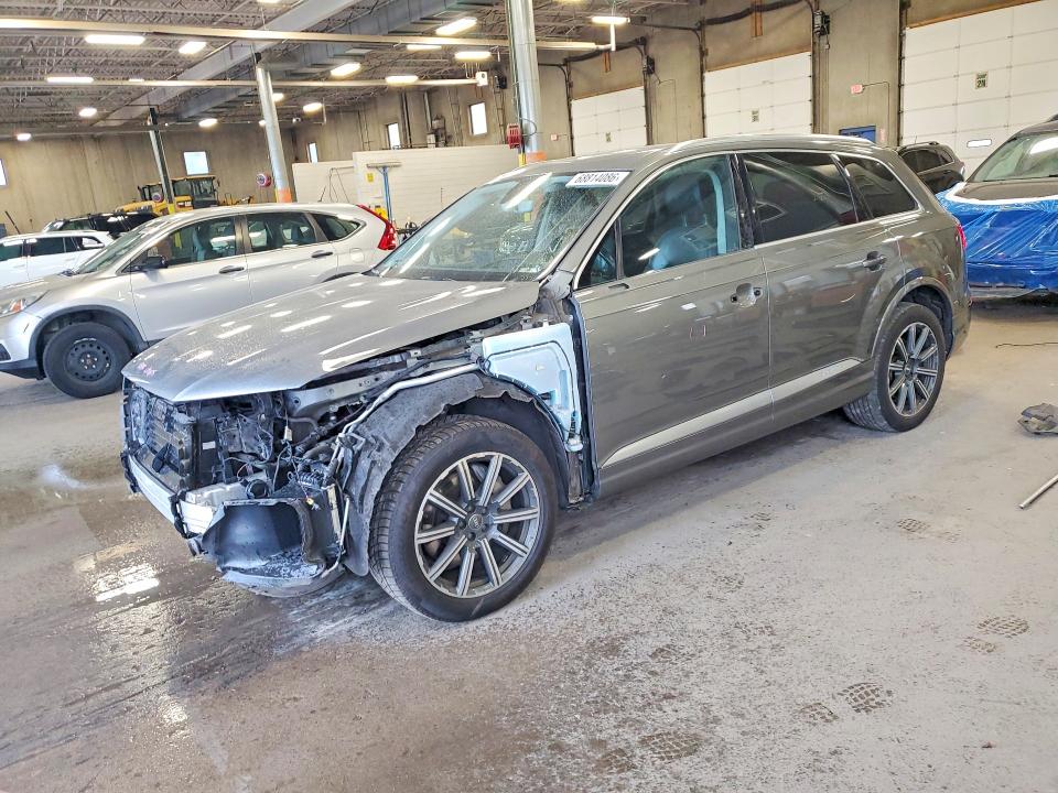 AUDI Q7 2017 مع رقم تعريف المركبة WA1VAAF71HD002528 - صورة من المزاد