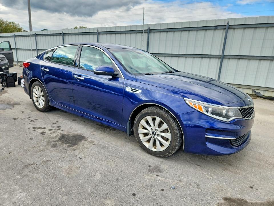 Снимка 4 от търг – 2017 KIA OPTIMA с VIN 5XXGU4L35HG144217