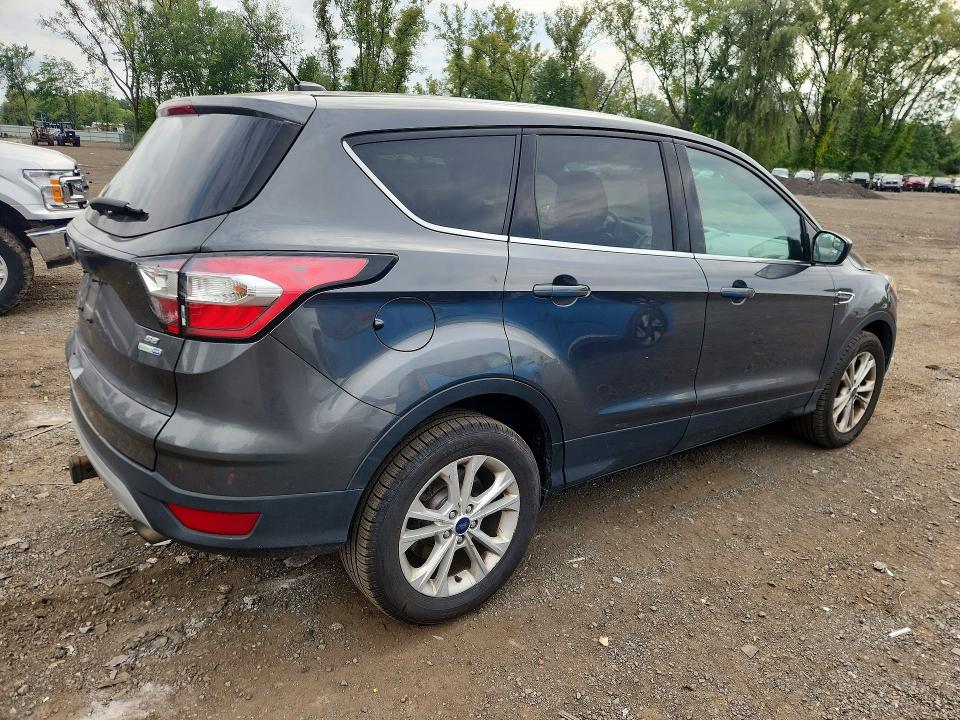 Photo 3 from auction – 2017 FORD ESCAPE with VIN 1FMCU9G96HUE02244
