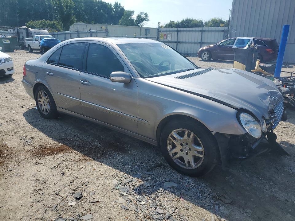 Photo 4 from auction – 2004 MERCEDES-BENZ E with VIN WDBUF65J14A453594