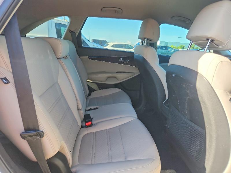 Photo 11 from auction – 2017 KIA SORENTO with VIN 5XYPG4A35HG217575