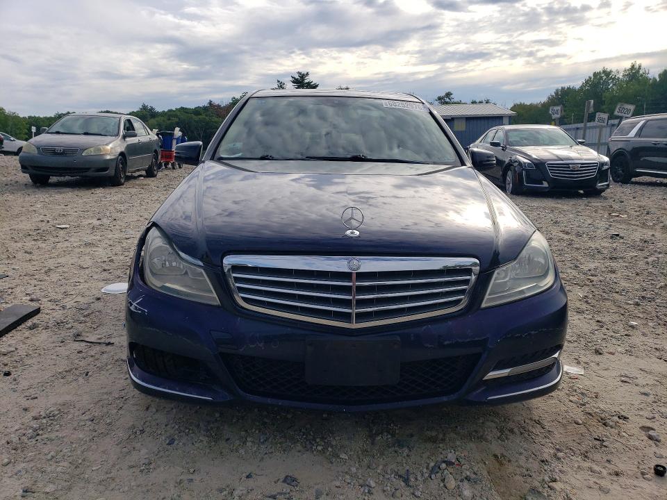 Photo 5 from auction – 2012 MERCEDES-BENZ C with VIN WDDGF8BB0CR229231