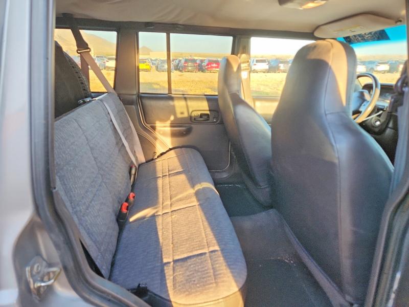 Photo 11 from auction – 2001 JEEP CHEROKEE with VIN 1J4FF48S21L564412