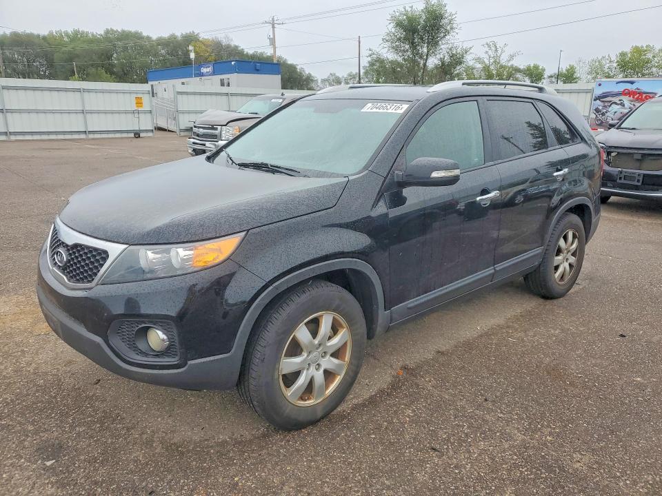 KIA SORENTO 2013 with VIN 5XYKT3A62DG324328 - Photo from auction