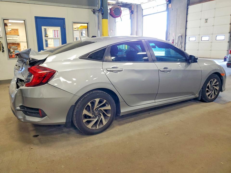 Photo 3 from auction – 2018 HONDA CIVIC with VIN 2HGFC2F71JH503729