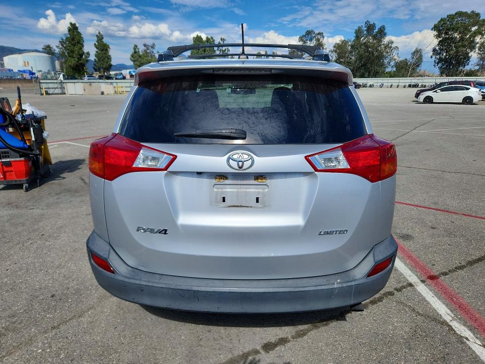 Photo 6 from auction – 2015 TOYOTA RAV4 with VIN 2T3YFREV7FW198199