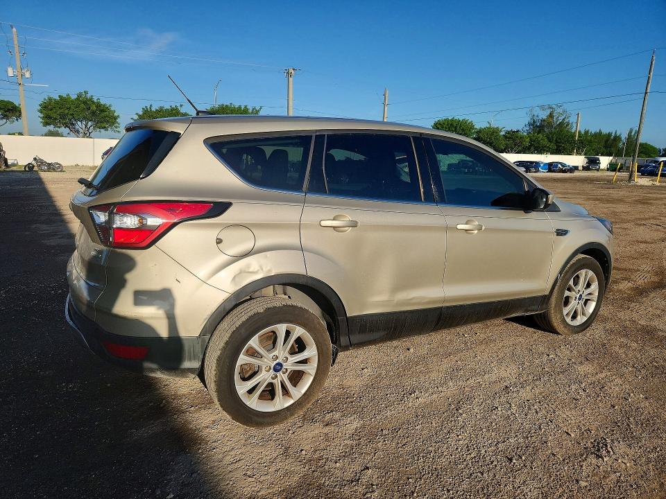 Photo 3 from auction – 2017 FORD ESCAPE with VIN 1FMCU0GD8HUB66101
