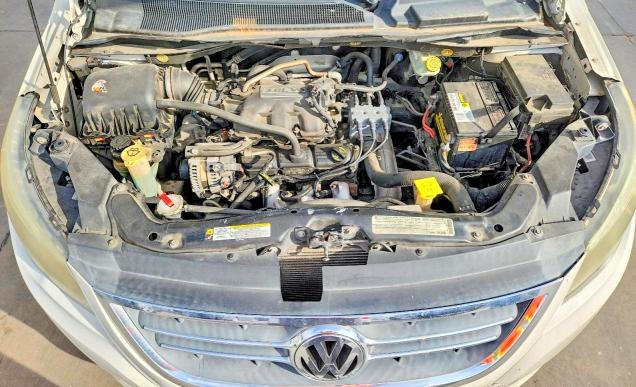 Photo 12 from auction – 2010 VOLKSWAGEN ROUTAN with VIN 2V4RW3D13AR184535