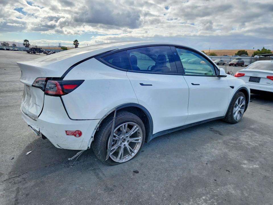 Снимка 3 от търг – 2024 TESLA MODEL Y с VIN 7SAYGDEE5RF989036
