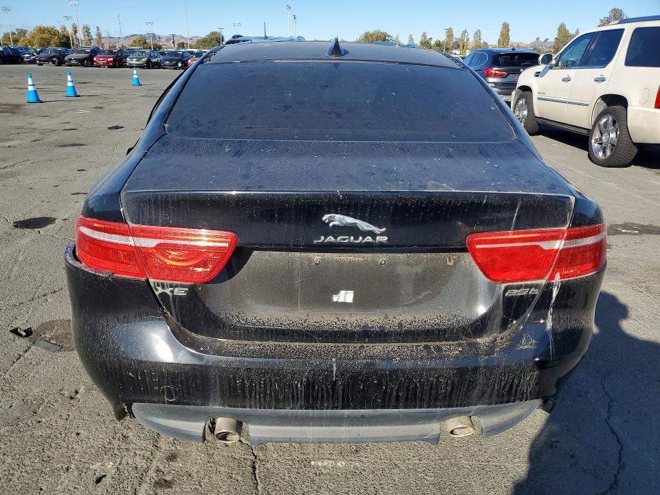 Photo 6 from auction – 2018 JAGUAR XE with VIN SAJAR4FX9JCP39245