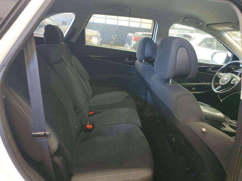 Photo 11 from auction – 2016 KIA SORENTO with VIN 5XYPGDA59GG172382