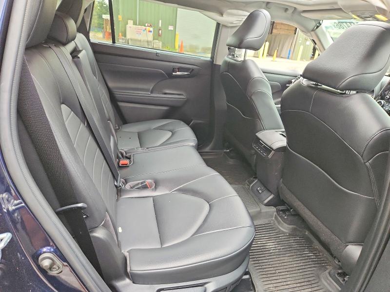 Photo 11 from auction – 2022 TOYOTA HIGHLANDER with VIN 5TDHZRBH7NS230008