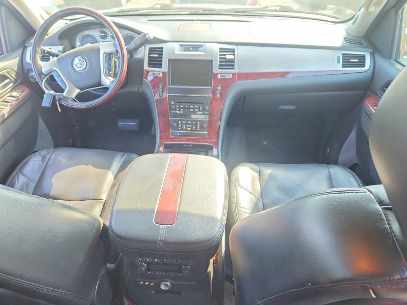 Photo 8 from auction – 2011 CADILLAC ESCALADE with VIN 1GYS4HEFXBR190455