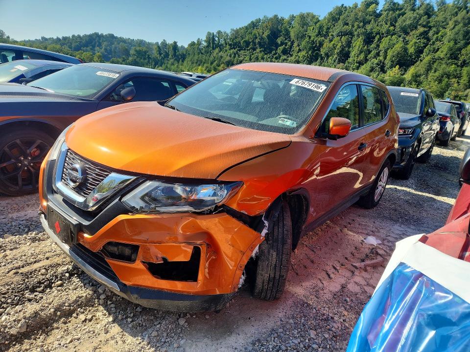 NISSAN ROGUE 2017 with VIN JN8AT2MV9HW020337 - Photo from auction