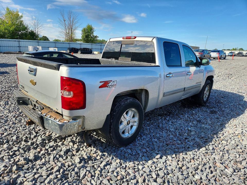 Снимка 3 от търг – 2011 CHEVROLET SILVERADO с VIN 3GCPKSE33BG269745