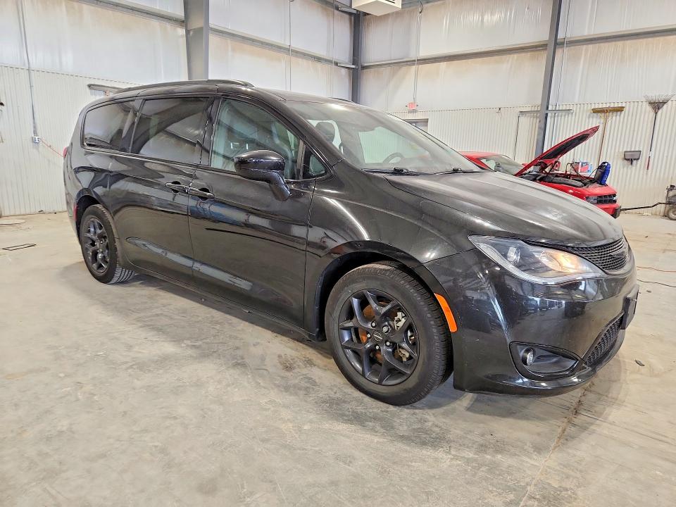 Снимка 4 от търг – 2019 CHRYSLER PACIFICA с VIN 2C4RC1EG5KR629112