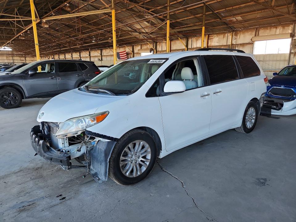 TOYOTA SIENNA 2011 with VIN 5TDYK3DC6BS022779 - Photo from auction