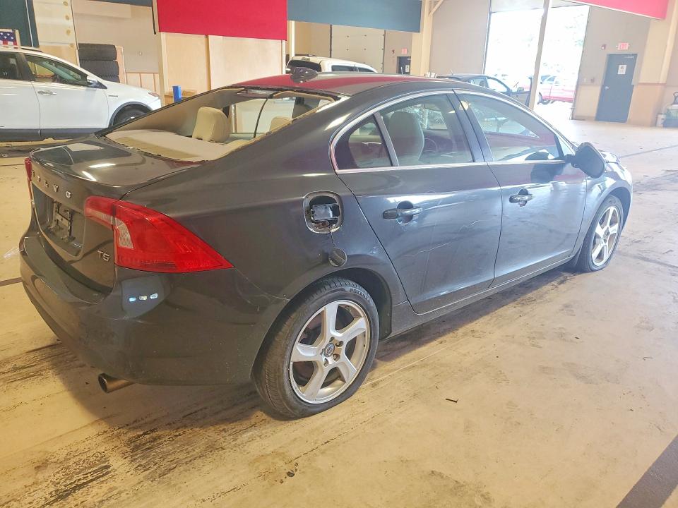 Photo 3 from auction – 2012 VOLVO S60 with VIN YV1622FS7C2109907