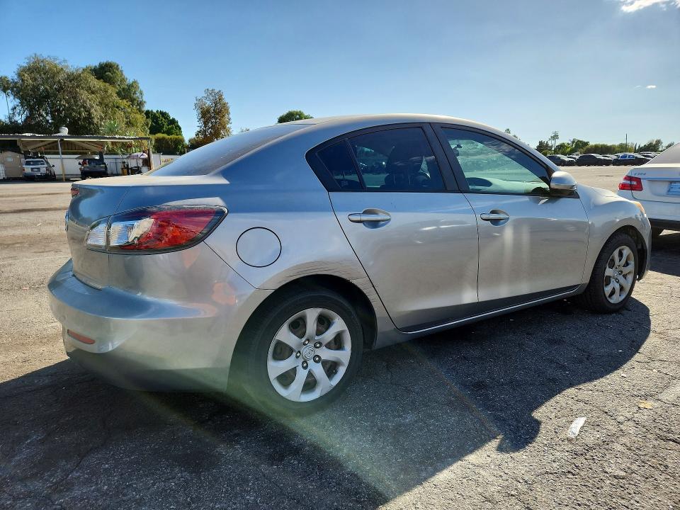 Photo 3 from auction – 2013 MAZDA 3 with VIN JM1BL1TG1D1736007